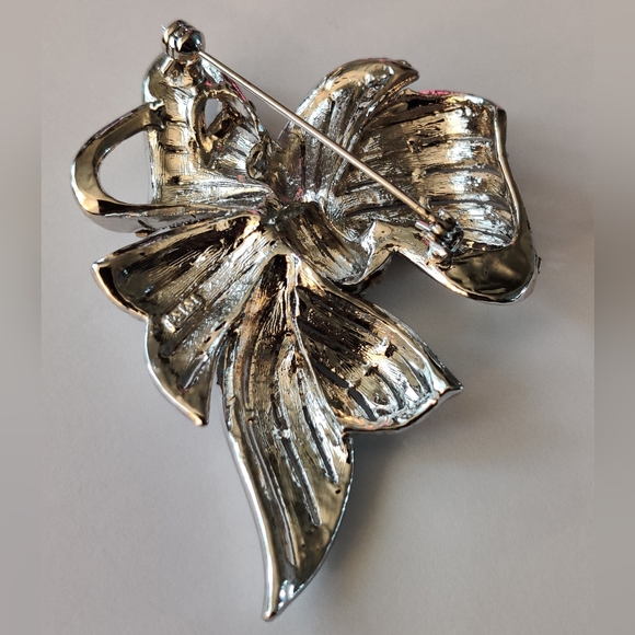 Spectacular Bow Tie Crystal Brooch - Picture 6 of 16
